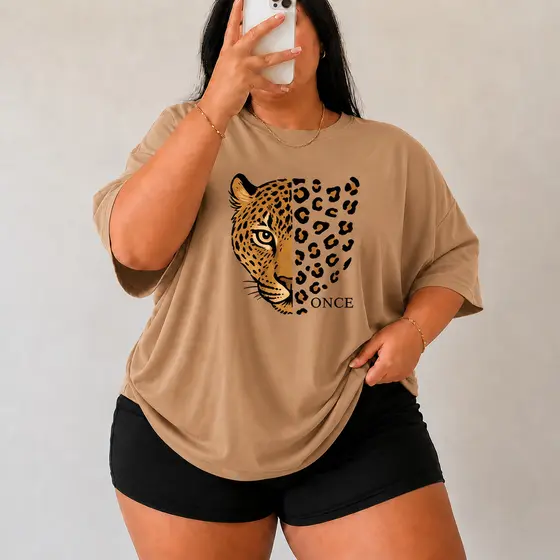 Camiseta Feminina Plus Size Onça Animal Print Casual Oversized Confortável Manga Curta Blusa Estilosa Moderna