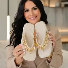 Chinelo Papete Plataforma Feminina com Correntes Douradas Confortável Leve Bico Quadrado Casual Elegante Luxo