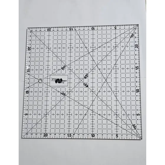 Regua 25x25 Cm Em Acrílico Para Patchwork E Costura