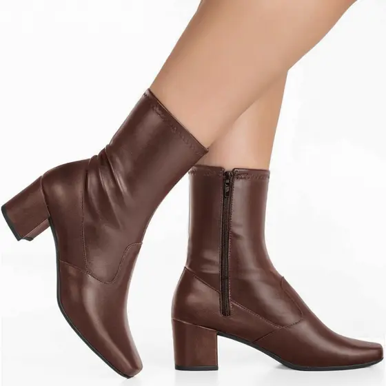 Bota feminina Gigil Bico Quadrado Salto Médio Com Zíper e Stretch Estica Na Perna