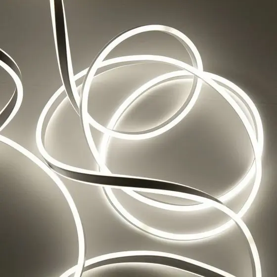 Fita De Led Neon Branco Frio Com 5 Metros 12V Bivolt Flexivel Resistente A Agua Com Ou Sem Fonte