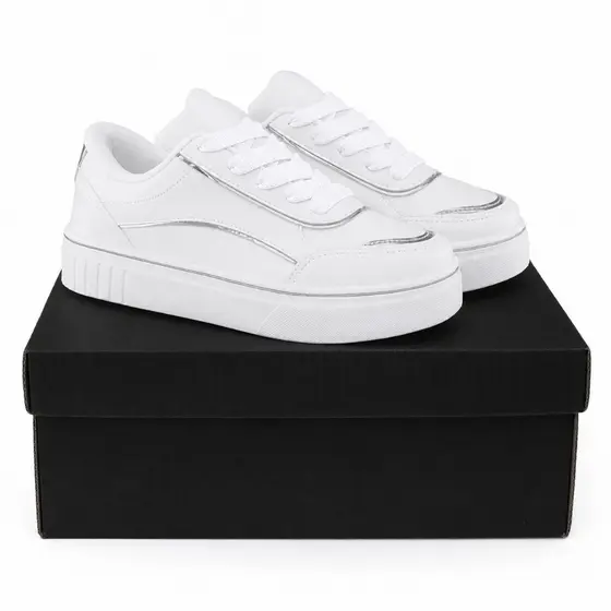 Tenis Feminino Detalhes em Ouro e Prata, Estilo e Conforto em forma de calçado.