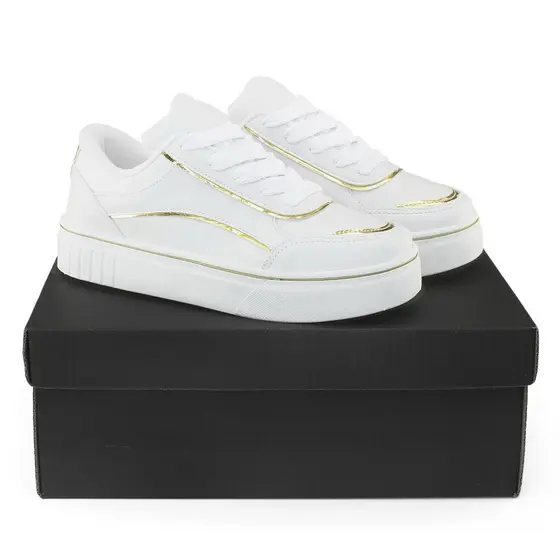 Tênis Feminino Casual Branco com Detalhes em Ouro – Conforto Premium Blogueira