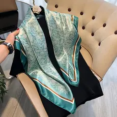 Lenço de Cetim 90x90cm com Estampa Retrô para Cabeça e Pescoço - Várias Cores