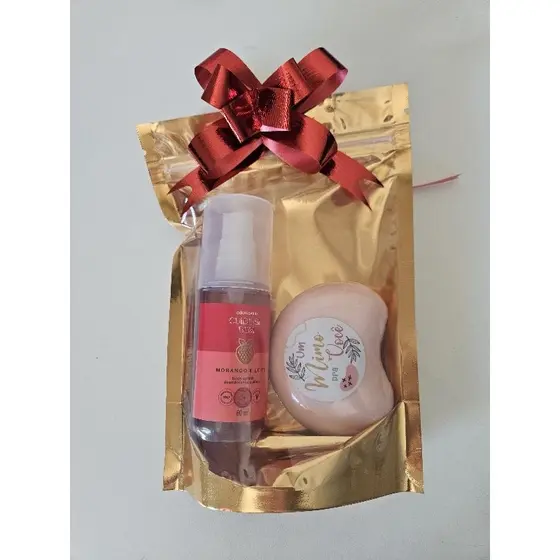 Lembrancinha Body Splash Morango e Leite + Sabonete Cor Aleatória