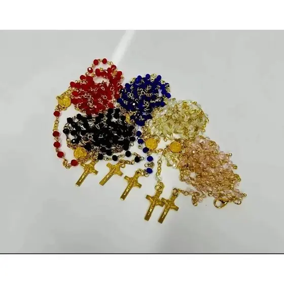 Terço católico São Bento Coloridas com detalhes Dourado – Com Caixinha Cruz com Fecho!