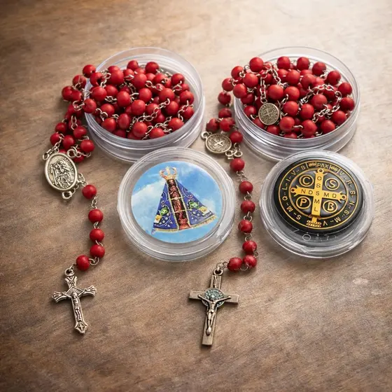 Terço Perfumado Nossa Senhora Aparecida Com Medalha de São Bento Caixinha De Acrílico