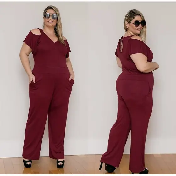 Macacão Com Bolso Ombro De Fora Estampado Plus Size