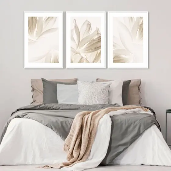 Trio de Quadros Floral em Tons de Nude Claro Moldura Caixa TokQuadros