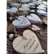 BRANCO ENVELHECIDO - Corações Decorativos em Madeira