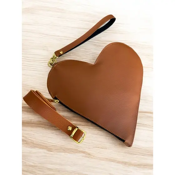 Kit Cintos + Bolsa De Mao Coraçao Feminina Simples e Elegante Bolsas Clutches