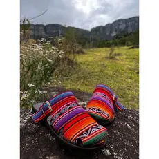 Sandália mocassim mule feminina e masculina Artesanal de couro e Tecido Peruano