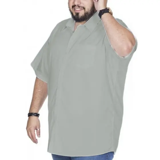 Camisa Social Masculina Plus Size Manga Curta Cinza Claro Lisa Microfibra com Elastano Trabalho Uniforme Extra Grande