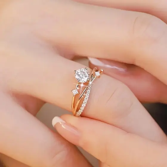Anel Feminino Banhado a Ouro Planeta em Órbita Cósmica Cor Rosa Dourado Ajustável Zircônia Cúbica Branca Brilhante