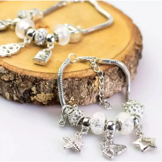 Pulseira Feminina  com Berloque PU Delicada
