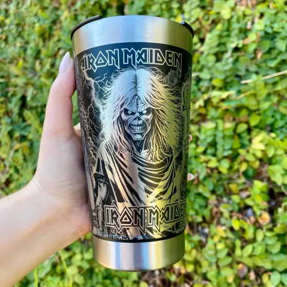 Copo Térmico IRON MAIDEN Personalizado 473ml com Gravação 360° – Aço Inox Premium