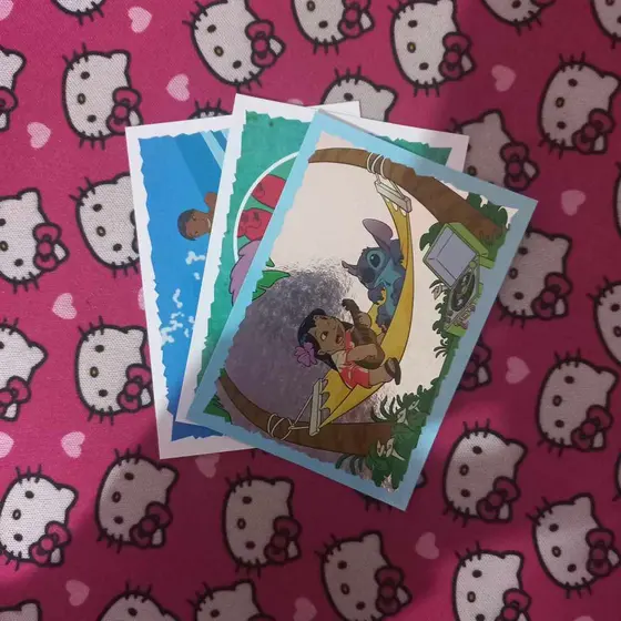 Figurinhas Livro Ilustrado Stitch Abrace sua Esquisitice Complete Seu Álbum