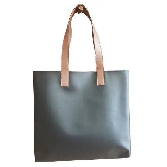 Bolsa de Ombro Tipo Sacola Preta com Alça Nude