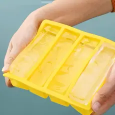 Forma Silicone 4 Cavidades Gelo Vermelho Ou Preto Retangular 17x14CM Multicolorido De Desenformar Para Gelos Multiuso