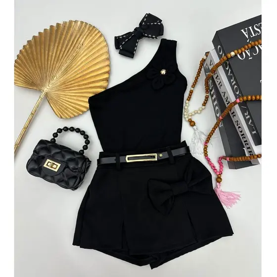 Conjunto Infantil  Menina Estilosa Blogueirinha Shorts Saia Laço Blusa Canelada Flor Delicda Festas e Passeios.