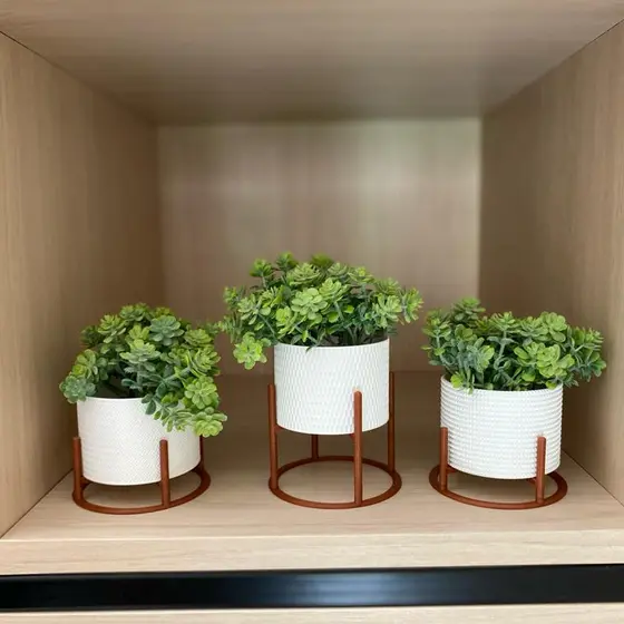 Kit 3 Vasos Cachepot Mini Decorativo Com Suporte e Plantas Artificiais Inclusas
