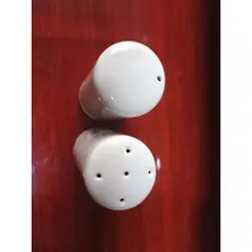 1 saleiro + 1 paliteiro branco de porcelana