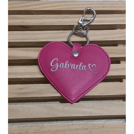 Chaveiro Coração Personalizado com Nome - Chaveiro Bordado em Couro Sintético - Tag Luxo