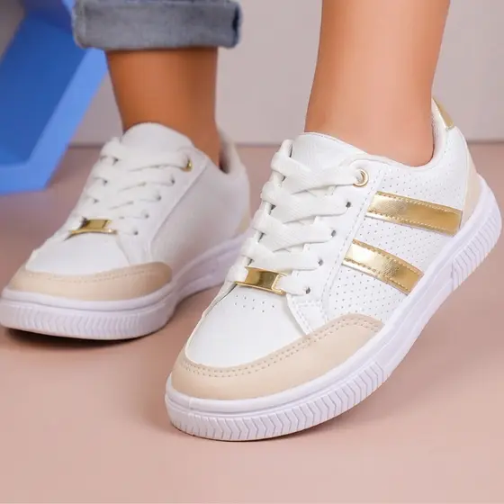 Tênis infantil branco com dourado confortável leve estiloso ideal para escola e passeio