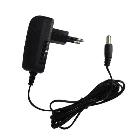 Carregador 12V NKF D028 para Baterias com Alimentação Confiável e Conexão Precisa
