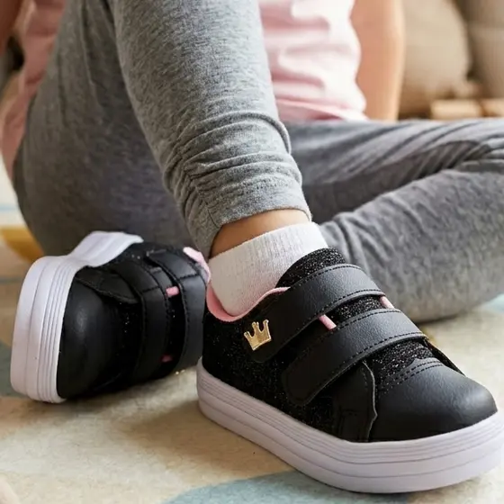 Tênis Infantil Menina com Glitter e Coroa  Velcro Duplo  Conforto, Estilo e Praticidade para o Dia a Dia