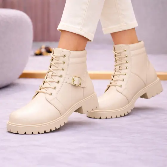 Coturno Feminino Confortável Bota Cano Curto Blogueira Salto Baixo Bloco Tratorado