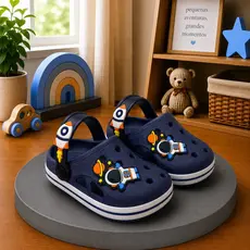 Sandália Infantil Menino Babuche Fachetado Masculino Personagem Astronauta Foguete Confortável Detalhe Lateral Moderno