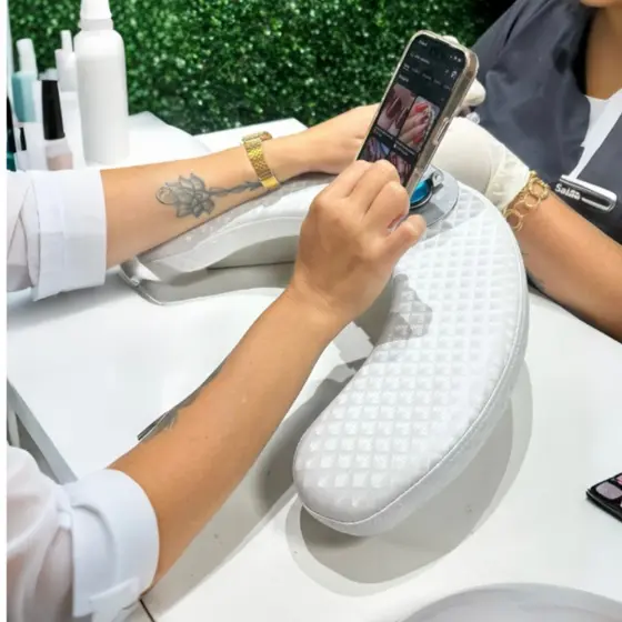 Apoio de Mão S30 com Suporte de Celular Giratório 360° – Conforto e Praticidade
