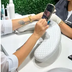 Apoio de Mão S30 com Suporte de Celular Giratório 360° – Conforto e Praticidade