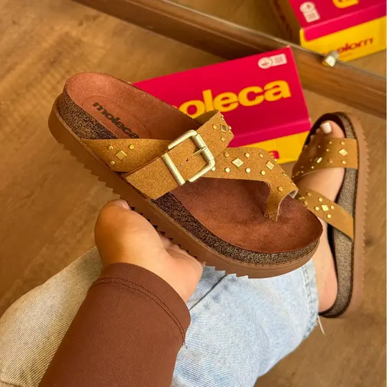 Sandália Moleca Detalhe Dourado 5500.120
