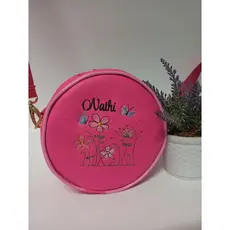 Bolsa redonda personalizada 16cm | Com nome bordado | Flores e borboletas | Brinde ou lembrancinha