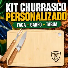 KIT CHURRASCO PERSONALIZADO NOME TIME DESENHO LOGO PROFISSÃO TRÊS PEÇAS FACA GARFO TABUA EM BAMBU RESISTENTE COM GANCHO.