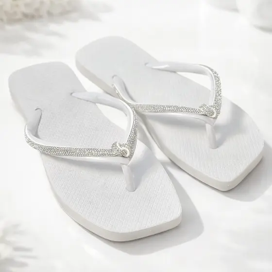 Chinelo Feminino Bico Quadrado com Strass Confortável para Uso Diário
