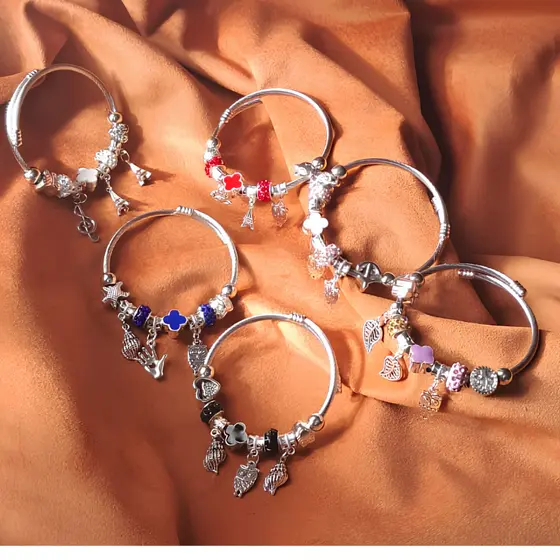 Kit Pulseira Infantil Menina Criança Delicada Com Berloques e Pingente Modelos Variados