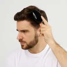 Mini Escova Ovo  Portátil Cor Preto – Desembaraçante para Cabelos e Barba | Cerdas Macias | Viagem e Dia a Dia | Unissex