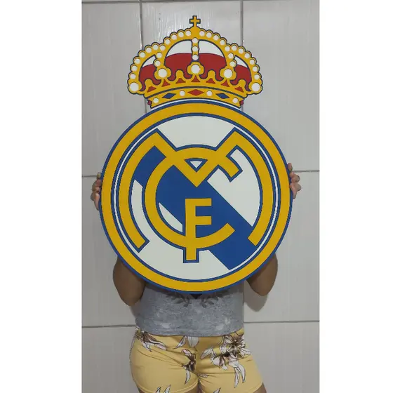 Escudo Real Madrid No Tamanho Grande em Alto Relevo. Brasão Real Madrid Club de Fútbol.