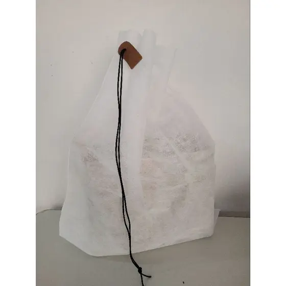 30 saquinhos de TNT 20x30 com cordinha e tag