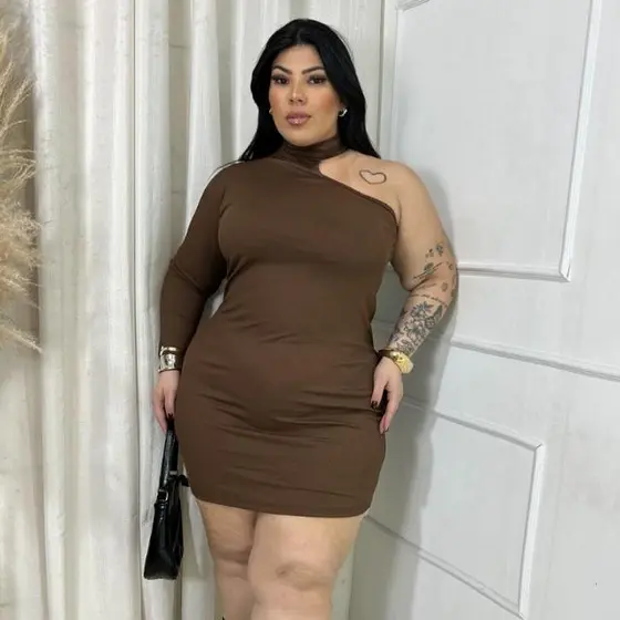 DRAPA PLUS - VESTIDO UMA MANGA GOLA PLUS SIZE