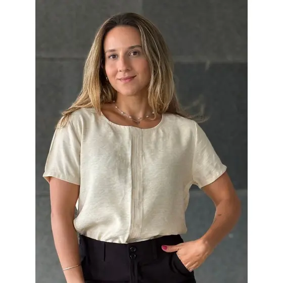 Blusa Feminina Decote Redondo Básica Lisa Estilo Office Manga Curta Sem Transparência Viscose