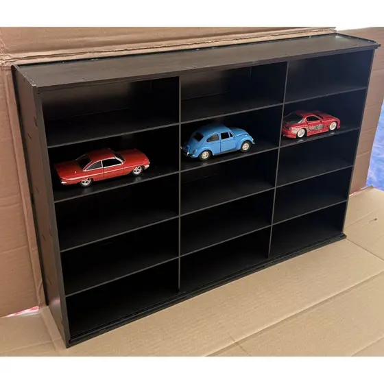 expositor carrinhos escala 1:32 para 15 carrinhos  em mdf pintado PRETO