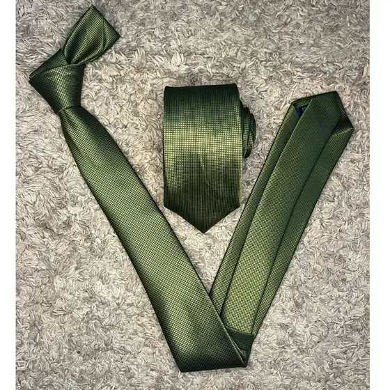 Gravata Slim e Semi slim cor verde oliva com detalhes