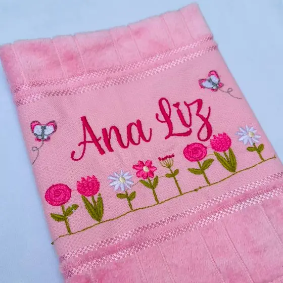Toalha Bordada Personalizada com Nome Flores Jardim marca Dohler