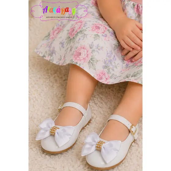 Sapatilha rasteira feminina infantil delicada com fivela lateral