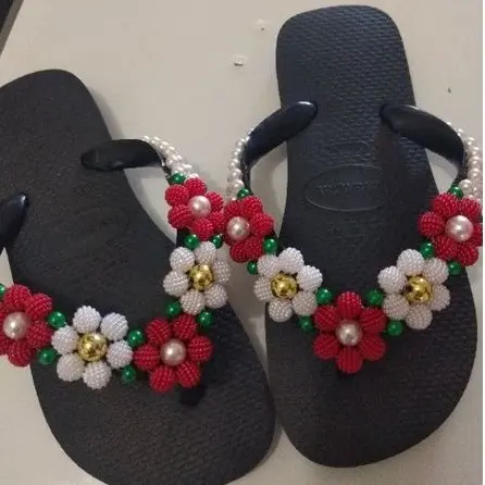 chinelo sandália havaianas original decorada customizada pedrarias pérolas artesanal