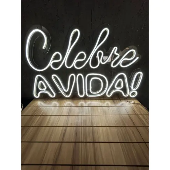 Placa Decorativa LED Neon "Celebre a Vida" 50x30cm